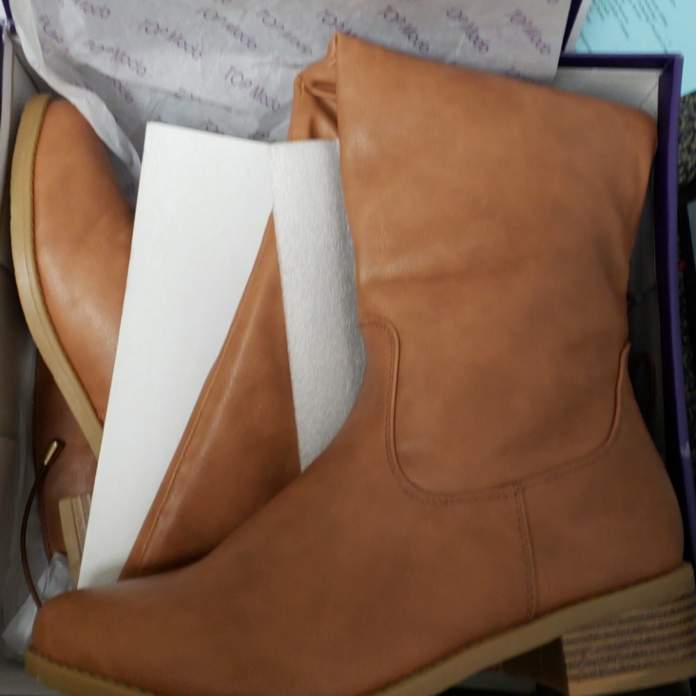 🍁Vegan Leather Tan Riding Boots 🍁 - Picture 7 of 7